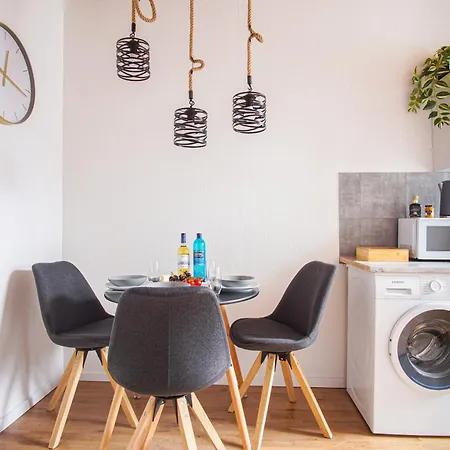 アパート Stylisches Stadtnest Mit Xbox ヴッパータール